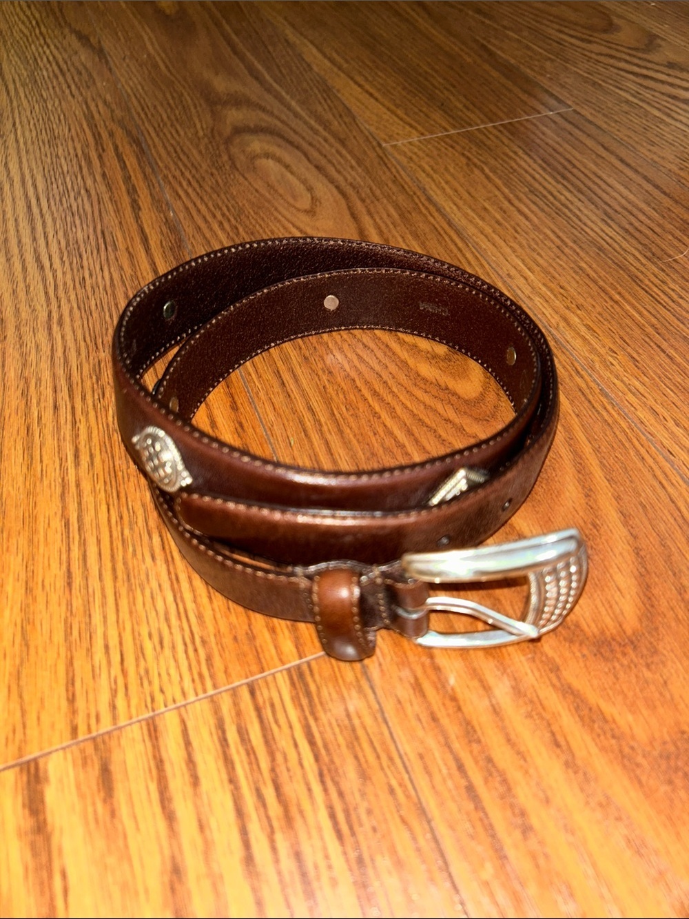 Southwest Style FOSSIL Sz 32 Brown Leather Belt Silver Conchos Buckle